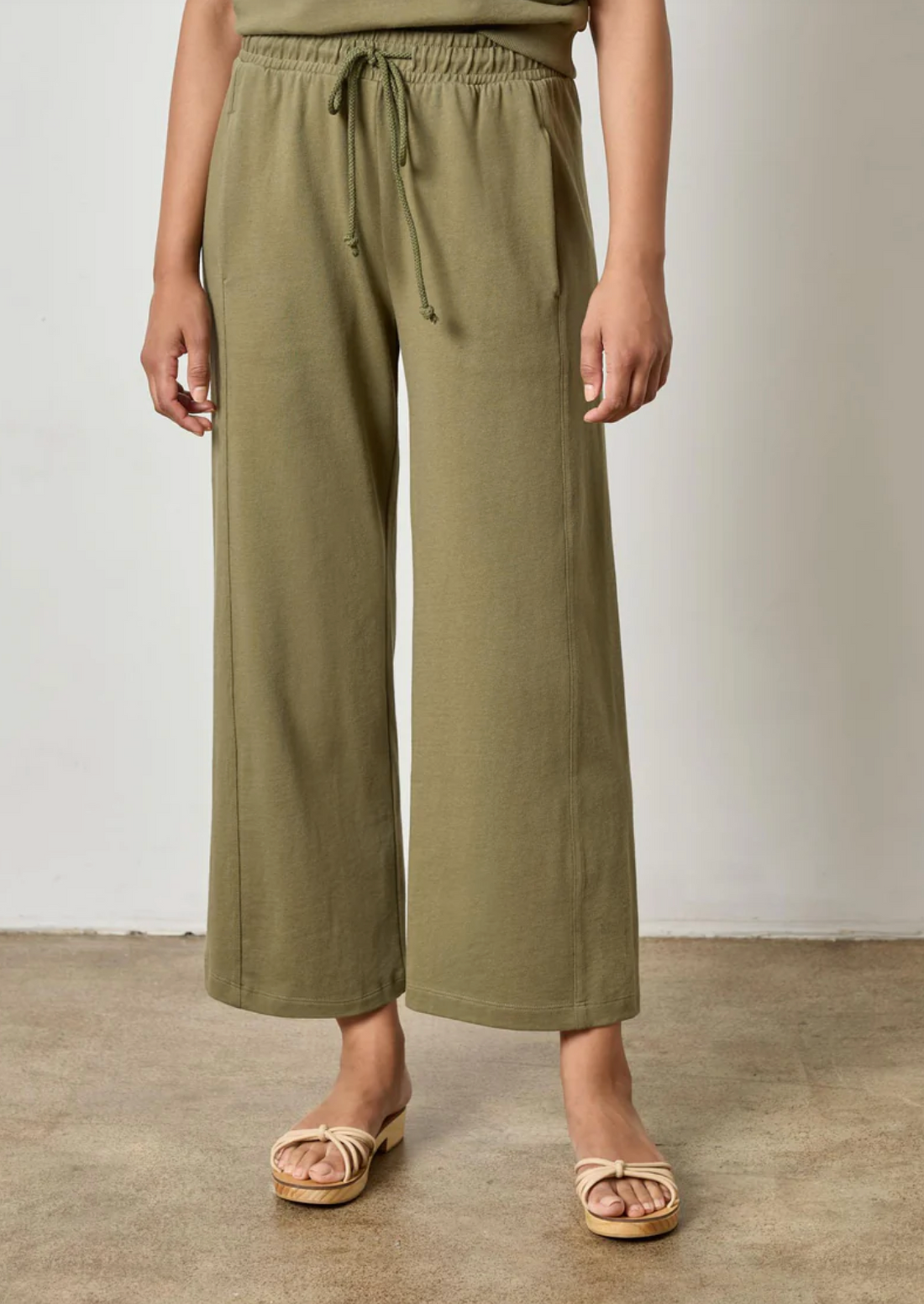 Seamed Wide Leg Pant