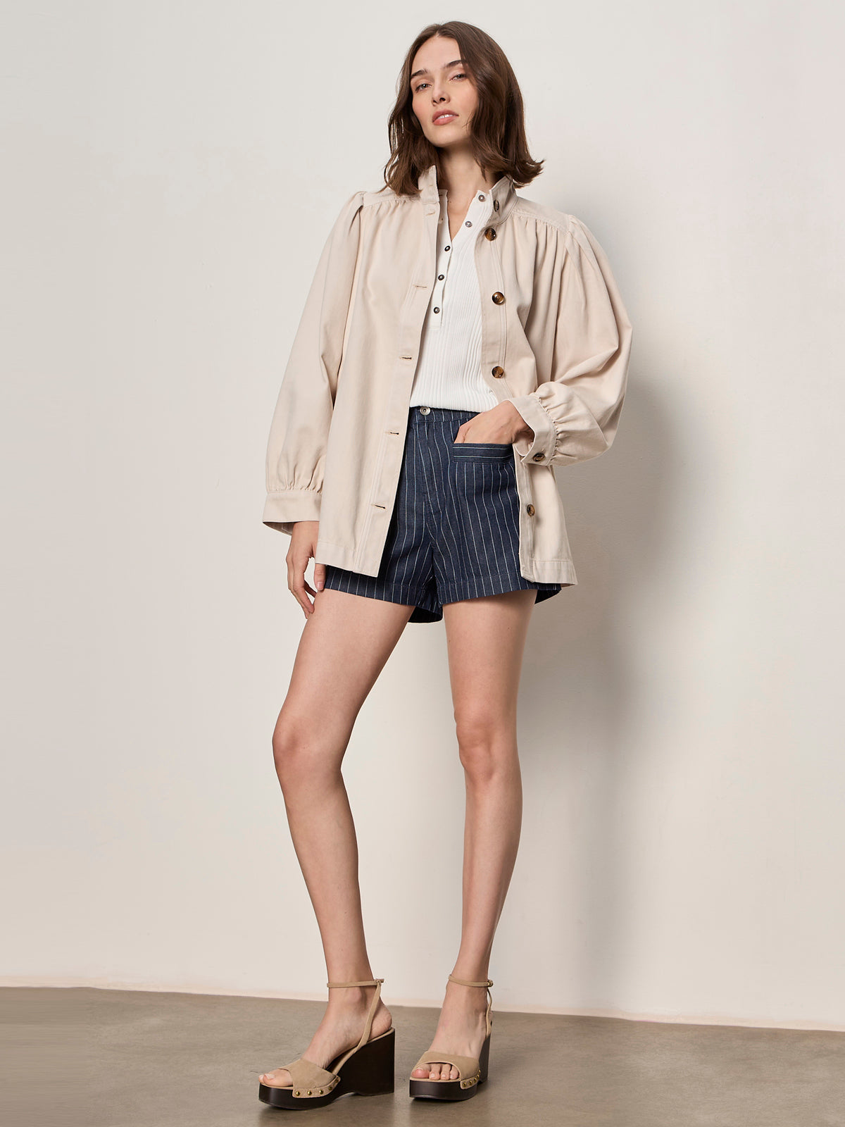 VOYAGE SHORT