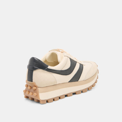 Tresa Sneakers