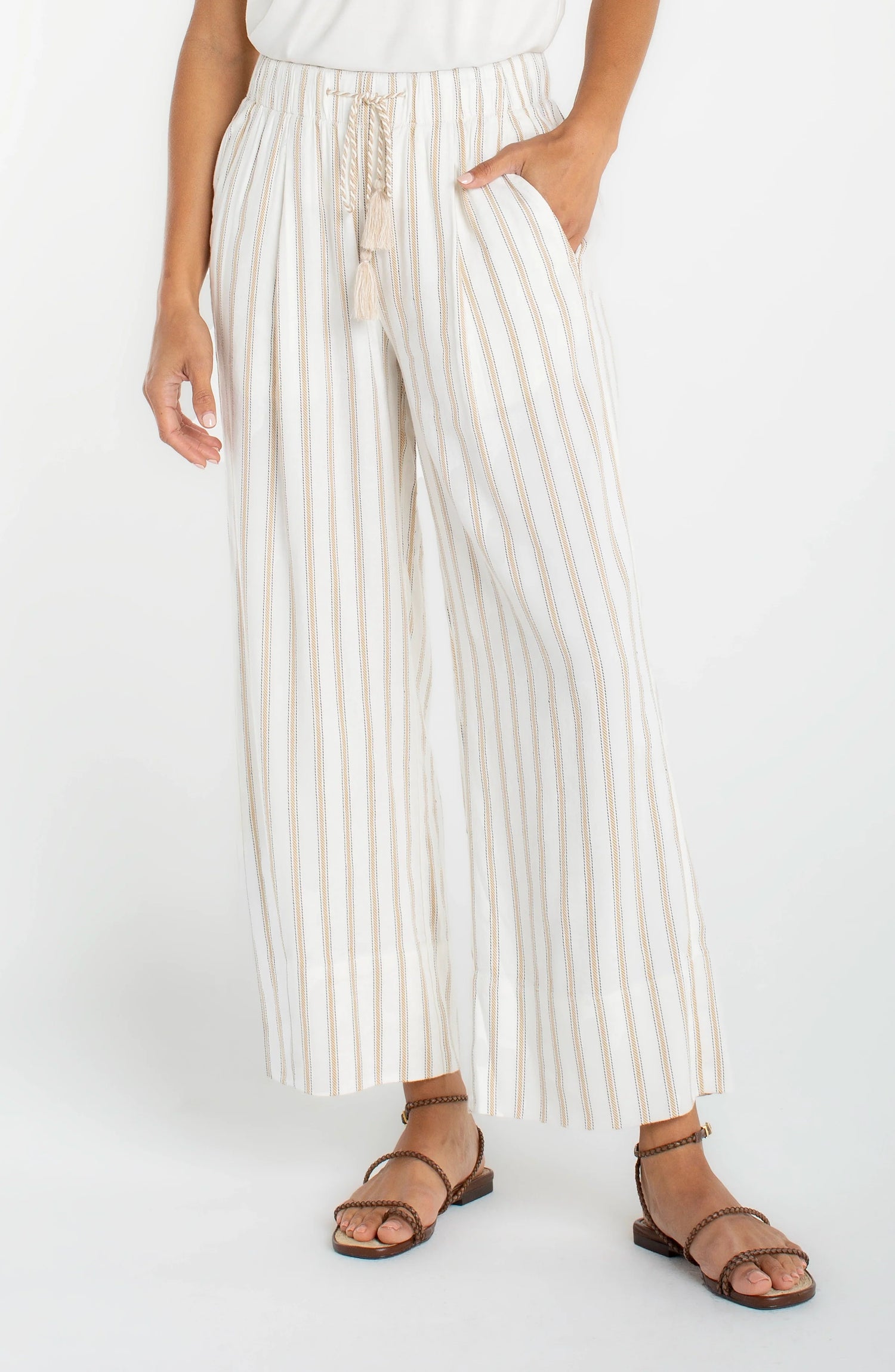 Pull-on Wide Leg Crop Pants