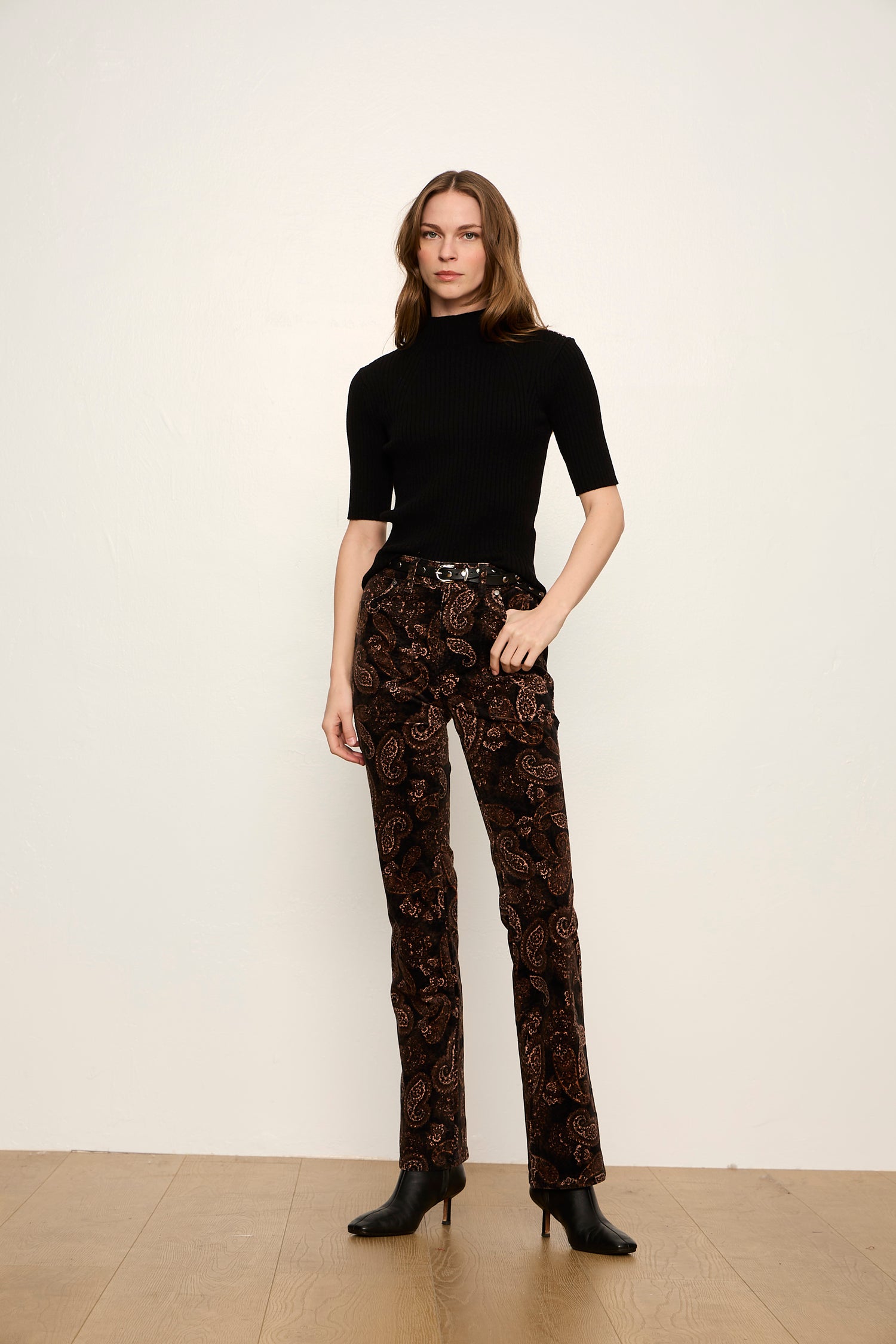 HIGH NECK RIBBED TOP